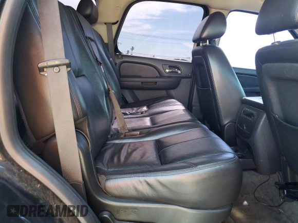 2010 Chevrolet Tahoe LT z VIN 1GNMCBE30AR206818, wystawiony jako Copart lot #52165385 z przebiegiem 181 619 mil mil oraz Czysty tytuł • Clean title. Historia ofert i sprzedaży dostępna na DreamBid. Obrazek 11.
