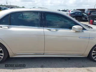 2017 Lincoln Continental Select z VIN 1LN6L9SK0H5631653, wystawiony jako IAAI lot #42092357 z przebiegiem Nie podano mil oraz . Historia ofert i sprzedaży dostępna na DreamBid. Obrazek 13.