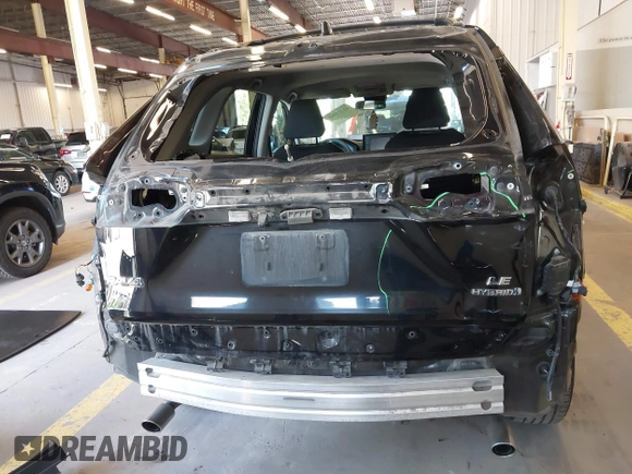 2021 Toyota RAV4 Hybrid LE z VIN 2T3M6RFV8MW011627, wystawiony jako IAAI lot #42223959 z przebiegiem 99 776 mil mil oraz . Historia ofert i sprzedaży dostępna na DreamBid. Obrazek 17.
