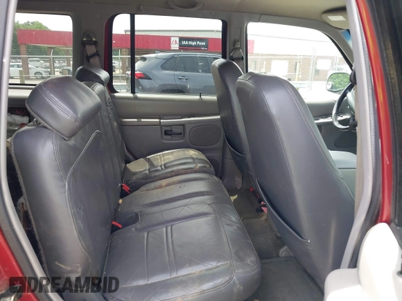 2000 Ford Explorer XLT z VIN 1FMZU73E7YZB60956, wystawiony jako IAAI lot #42218666 z przebiegiem 234 289 mil mil oraz . Historia ofert i sprzedaży dostępna na DreamBid. Obrazek 8.