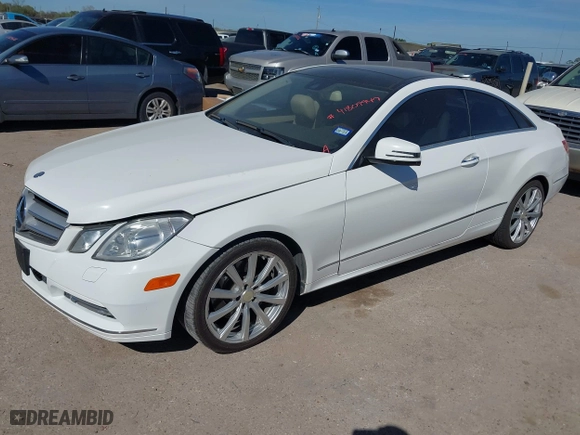 2013 Mercedes-Benz E-Class E 350 with VIN WDDKJ5KB1DF220581, listed as a IAAI auction lot 41809947 with 99,775 mi miles. Bid and sale history available at carsss.com. Image 17.