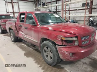 2008 Dodge Dakota Laramie z VIN 1D7HW58N98S634217, wystawiony jako IAAI lot #41739357 z przebiegiem 263 329 mil mil oraz . Historia ofert i sprzedaży dostępna na DreamBid. Obrazek 1.