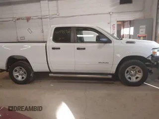 2019 Ram 1500 Tradesman z VIN 1C6RRFCG9KN677067, wystawiony jako IAAI lot #40993768 z przebiegiem 45 282 mil mil oraz . Historia ofert i sprzedaży dostępna na DreamBid. Obrazek 13.