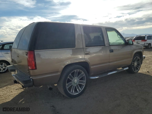 1996 Chevrolet Tahoe Limited with VIN 1GNEC13R9TJ379583, listed as a Copart auction lot 81978964 with 308,812 mi miles and Salvage Title. Bid and sale history available at carsss.com. Image 3.