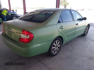 2002 Toyota Camry LE z VIN 4T1BE30K02U096796, wystawiony jako IAAI lot #42230108 z przebiegiem 249 883 mil mil oraz . Historia ofert i sprzedaży dostępna na DreamBid. Obrazek 4.