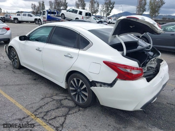 2018 Nissan Altima 2.5 S with VIN 1N4AL3AP0JC157915, listed as a IAAI auction lot 41776026 with 207,117 mi miles. Bid and sale history available at carsss.com. Image 3.
