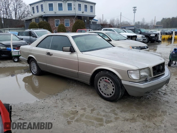 1988 Mercedes-Benz 560 with VIN WDBCA45D9JA411517, listed as a Copart auction lot 46978105 with 298,725 mi miles and Clean Title. Bid and sale history available at DreamBid. Image 4.