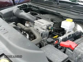 2020 Ram 1500 Big Horn z VIN 1C6SRFFT4LN195893, wystawiony jako IAAI lot #41606868 z przebiegiem 24 816 mil mil oraz . Historia ofert i sprzedaży dostępna na DreamBid. Obrazek 19.