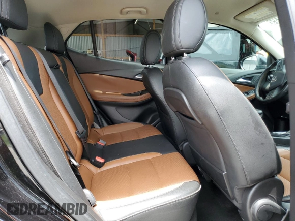 2021 Buick Encore GX Essence z VIN KL4MMFSL2MB153547, wystawiony jako Copart lot #64691745 z przebiegiem 126 665 mil mil oraz Czysty tytuł • Clean title. Historia ofert i sprzedaży dostępna na DreamBid. Obrazek 11.