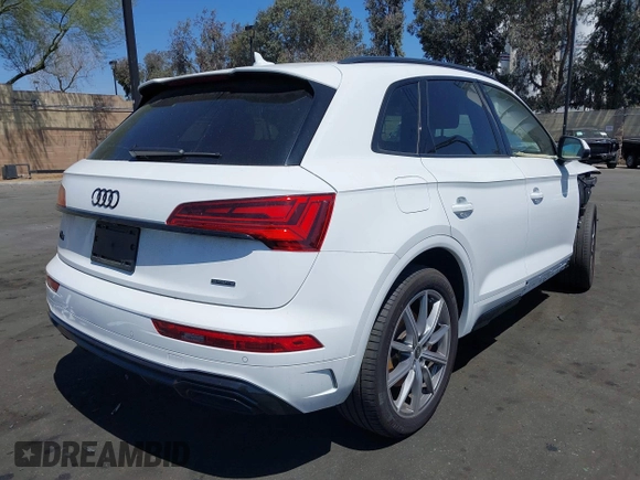 2024 Audi Q5 S line Premium Plus z VIN WA1E2AFY5R2043487, wystawiony jako IAAI lot #41938172 z przebiegiem 19 658 mil mil oraz . Historia ofert i sprzedaży dostępna na DreamBid. Obrazek 4.