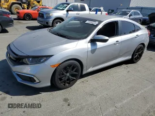 2020 Honda Civic LX z VIN 19XFC2F6XLE209685, wystawiony jako Copart lot #59595335 z przebiegiem Nie podano mil oraz Szkoda całkowita • Salvage title. Historia ofert i sprzedaży dostępna na DreamBid. Obrazek 1.
