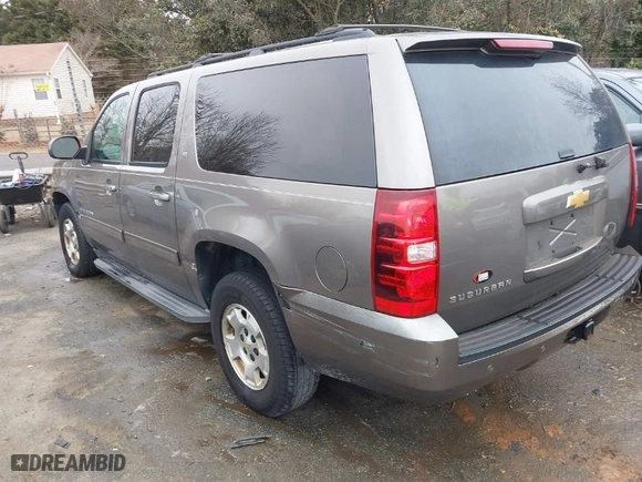 2013 Chevrolet Suburban LT with VIN 1GNSCJE03DR160204, listed as a IAAI auction lot 41370448 with 246,952 mi miles. Bid and sale history available at carsss.com. Image 3.