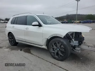 2024 BMW X7 xDrive40i z VIN 5UX23EM06R9S67707, wystawiony jako Copart lot #50916935 z przebiegiem 27 958 mil mil oraz Szkody całkowita. Historia ofert i sprzedaży dostępna na DreamBid. Obrazek 4.