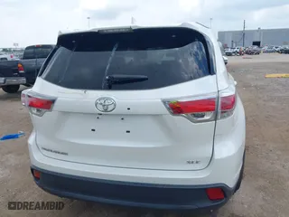 2014 Toyota Highlander XLE with VIN 5TDKKRFH3ES007405, listed as a IAAI auction lot 39623056 with 96,608 mi miles. Bid and sale history available at carsss.com. Image 17.