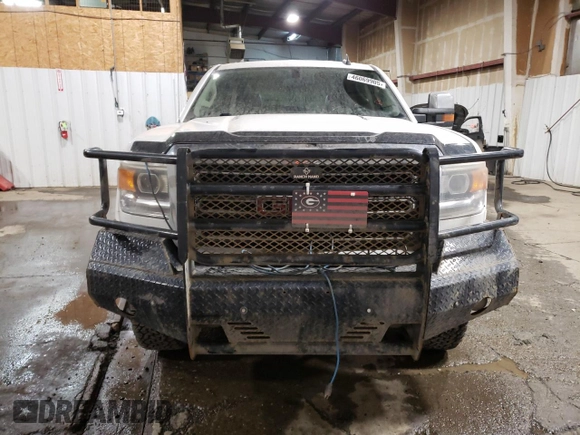 2015 GMC Sierra 2500HD SLT z VIN 1GT12ZE80FF600704, wystawiony jako Copart lot #46069905 z przebiegiem 256 330 mil mil oraz Szkoda całkowita • Salvage title. Historia ofert i sprzedaży dostępna na DreamBid. Obrazek 5.