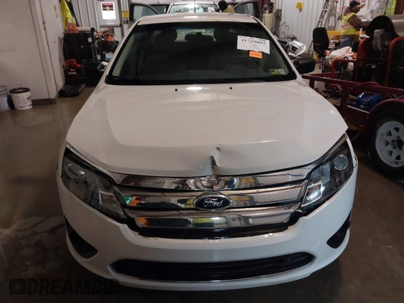 2011 Ford Fusion S with VIN 3FAHP0GA4BR304390, listed as a IAAI auction lot 41729092 with 40,490 mi miles. Bid and sale history available at carsss.com. Image 12.