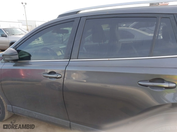 2018 Toyota RAV4 LE with VIN JTMZFREV4JJ183106, listed as a IAAI auction lot 41449468 with 114,719 mi miles. Bid and sale history available at carsss.com. Image 14.