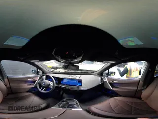 2025 BMW iX M60 z VIN WB533CF02SCS73399, wystawiony jako IAAI lot #41801132 z przebiegiem 3 766 mil mil oraz . Historia ofert i sprzedaży dostępna na DreamBid. Obrazek 21.