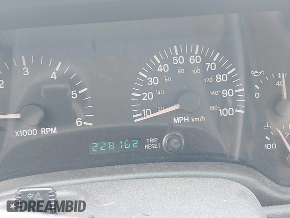 2000 Jeep Cherokee z VIN 1J4FT48S4YL265734, wystawiony jako IAAI lot #42556994 z przebiegiem 228 162 mil mil oraz . Historia ofert i sprzedaży dostępna na DreamBid. Obrazek 7.