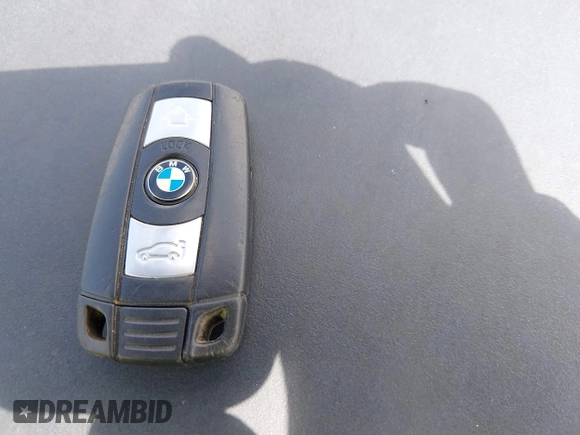 2011 BMW 3 Series 328i z VIN WBADW7C55BE545310, wystawiony jako IAAI lot #39827137 z przebiegiem 168 248 mil mil oraz . Historia ofert i sprzedaży dostępna na DreamBid. Obrazek 11.