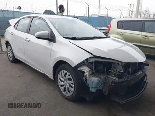 2018 Toyota Corolla L z VIN 5YFBURHE3JP849547, wystawiony jako IAAI lot #42156677 z przebiegiem 105 020 mil mil oraz . Historia ofert i sprzedaży dostępna na DreamBid. Obrazek 1.
