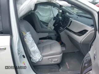 2019 Toyota Sienna XLE Auto Access Seat with VIN 5TDYZ3DC3KS970276, listed as a IAAI auction lot 42508519 with Not provided miles and . Bid and sale history available at DreamBid. Image 5.