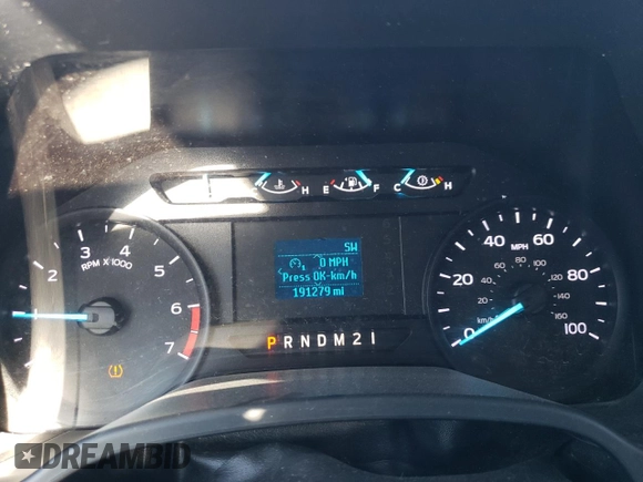2018 Ford F-250 XLT z VIN 1FTBF2B6XJEB19683, wystawiony jako Copart lot #47262445 z przebiegiem 191 279 mil mil oraz Szkoda całkowita • Salvage title. Historia ofert i sprzedaży dostępna na DreamBid. Obrazek 9.
