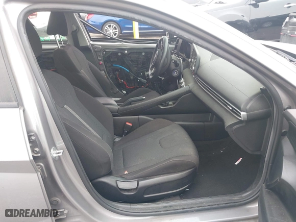 2021 Hyundai Elantra SE with VIN KMHLL4AG8MU121800, listed as a IAAI auction lot 41489779 with 38,913 mi miles. Bid and sale history available at carsss.com. Image 5.