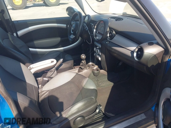2009 MINI Hardtop S with VIN WMWMF73539TT95350, listed as a IAAI auction lot 42196663 with 75,593 mi miles and . Bid and sale history available at DreamBid. Image 5.