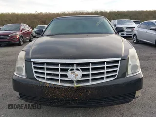 2009 Cadillac DTS Professional Limousine z VIN 1GEEK90Y69U550200, wystawiony jako IAAI lot #40908599 z przebiegiem 56 415 mil mil oraz . Historia ofert i sprzedaży dostępna na DreamBid. Obrazek 6.