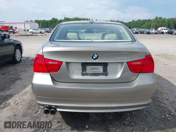 2009 BMW 3 Series 328i z VIN WBAPH77559NM47504, wystawiony jako IAAI lot #42474817 z przebiegiem 130 176 mil mil oraz . Historia ofert i sprzedaży dostępna na DreamBid. Obrazek 16.