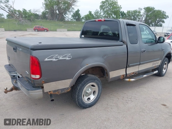 2003 Ford F-150 XL z VIN 2FTRX18W33CA38143, wystawiony jako IAAI lot #42452285 z przebiegiem 134 334 mil mil oraz . Historia ofert i sprzedaży dostępna na DreamBid. Obrazek 4.