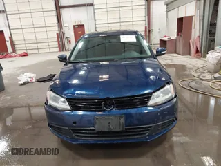 2011 Volkswagen Jetta SE z VIN 3VWDZ7AJ6BM105985, wystawiony jako IAAI lot #41818129 z przebiegiem 126 051 mil mil oraz . Historia ofert i sprzedaży dostępna na DreamBid. Obrazek 12.