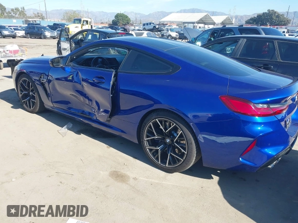2020 BMW M8 z VIN WBSAE0C06LCD53214, wystawiony jako IAAI lot #38301455 z przebiegiem 20 410 mil mil oraz . Historia ofert i sprzedaży dostępna na DreamBid. Obrazek 3.