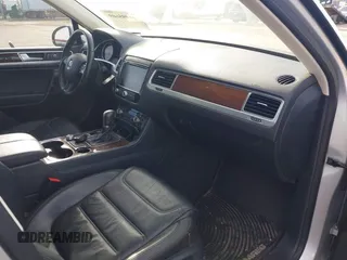 2015 Volkswagen Touareg Lux с VIN WVGEP9BP2FD001793, выставлен на аукционе IAAI как лот 41495609 с пробегом 138 239 миль миль и . История ставок и продаж доступна на DreamBid. Изображение 5.