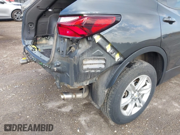 2020 Chevrolet Blazer LT z VIN 3GNKBHRS8LS615132, wystawiony jako IAAI lot #41902552 z przebiegiem 107 234 mil mil oraz . Historia ofert i sprzedaży dostępna na DreamBid. Obrazek 19.