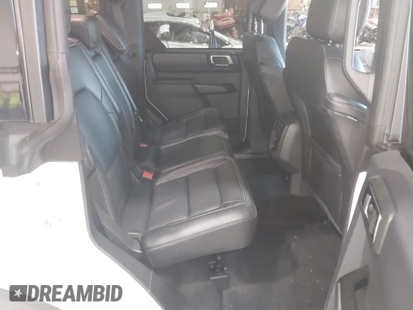 2025 Ford Bronco Outer Banks с VIN 1FMEE8BPXSLA68836, выставлен на аукционе IAAI как лот 42518156 с пробегом 287 миль миль и . История ставок и продаж доступна на DreamBid. Изображение 8.