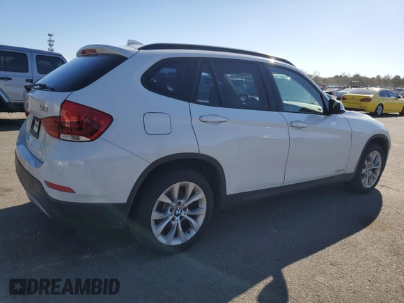 2014 BMW X1 xDrive28i with VIN WBAVL1C55EVY10533, listed as a Copart auction lot 49044025 with 157,004 mi miles and Salvage Title. Bid and sale history available at carsss.com. Image 3.