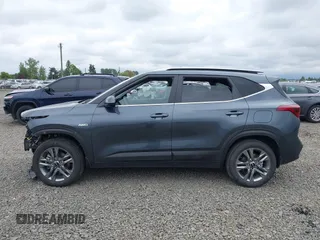 2022 Kia Seltos S z VIN KNDEUCAA1N7314256, wystawiony jako IAAI lot #42120560 z przebiegiem 30 570 mil mil oraz . Historia ofert i sprzedaży dostępna na DreamBid. Obrazek 15.