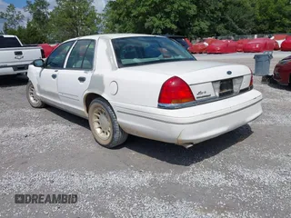 2001 Ford Crown Victoria LX z VIN 2FAFP74W81X102216, wystawiony jako IAAI lot #42388800 z przebiegiem 225 623 mil mil oraz . Historia ofert i sprzedaży dostępna na DreamBid. Obrazek 3.