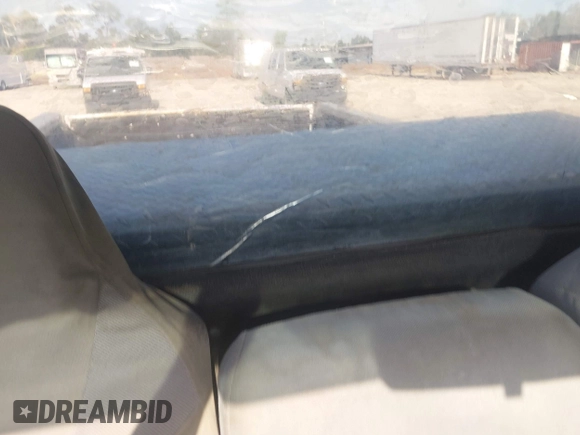 2005 Ford F-250 with VIN 1FDNF20525EA87904, listed as a IAAI auction lot 42137022 with 406,407 mi miles and . Bid and sale history available at DreamBid. Image 8.