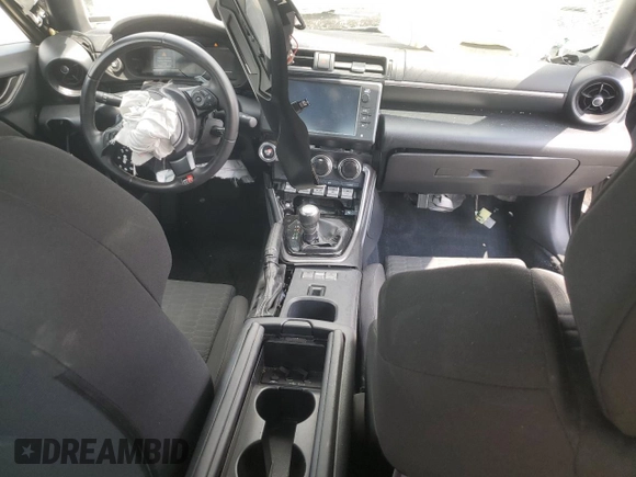 2022 Toyota 86 z VIN JF1ZNBC14N8751299, wystawiony jako Copart lot #72437694 z przebiegiem 38 185 mil mil oraz Nie do naprawy • Non repairable. Historia ofert i sprzedaży dostępna na DreamBid. Obrazek 8.
