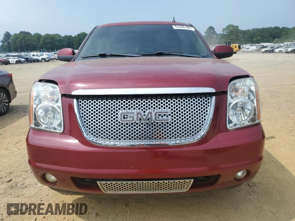 2009 GMC Yukon Denali z VIN 1GKFK03249R210700, wystawiony jako Copart lot #57426195 z przebiegiem 216 561 mil mil oraz Czysty tytuł • Clean title. Historia ofert i sprzedaży dostępna na DreamBid. Obrazek 5.