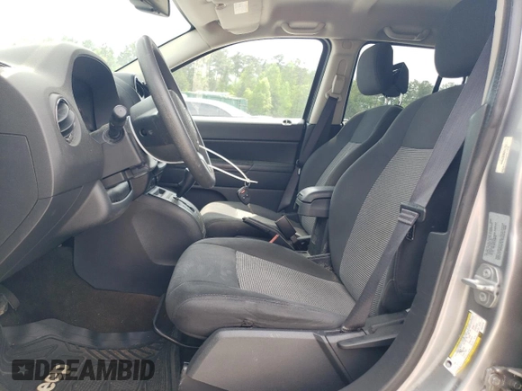 2017 Jeep Compass Sport z VIN 1C4NJCBB9HD117714, wystawiony jako Copart lot #52106065 z przebiegiem 169 246 mil mil oraz Szkoda całkowita • Salvage title. Historia ofert i sprzedaży dostępna na DreamBid. Obrazek 7.