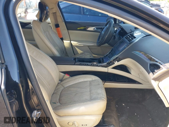 2014 Lincoln MKZ z VIN 3LN6L2G91ER821841, wystawiony jako IAAI lot #42655383 z przebiegiem Nie podano mil oraz . Historia ofert i sprzedaży dostępna na DreamBid. Obrazek 5.
