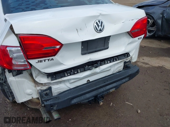 2013 Volkswagen Jetta TDI w/Premium/Nav with VIN 3VWLL7AJ3DM418377, listed as a IAAI auction lot 42768223 with 149,241 mi miles and . Bid and sale history available at DreamBid. Image 6.