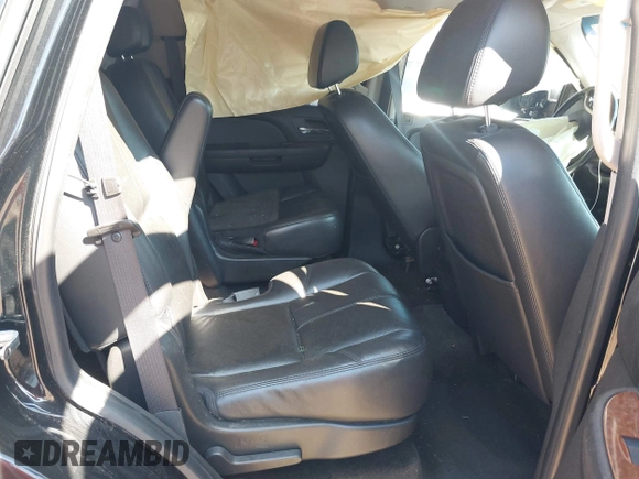 2007 GMC Yukon SLT z VIN 1GKFC13077J401993, wystawiony jako IAAI lot #41704555 z przebiegiem Nie podano mil oraz . Historia ofert i sprzedaży dostępna na DreamBid. Obrazek 8.