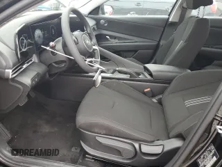 2024 Hyundai Elantra SEL z VIN KMHLM4DG0RU817597, wystawiony jako Copart lot #55959615 z przebiegiem 6 012 mil mil oraz Szkoda całkowita • Salvage title. Historia ofert i sprzedaży dostępna na DreamBid. Obrazek 7.