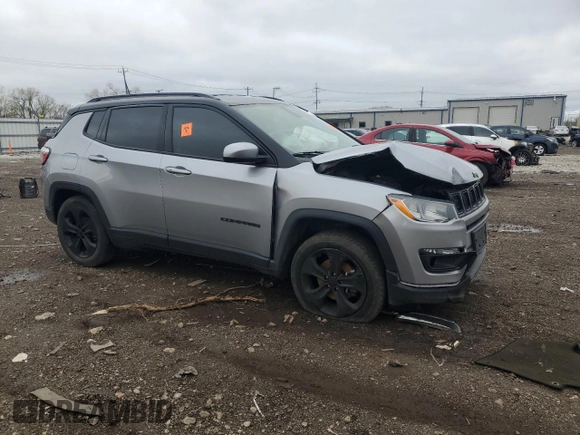 2018 Jeep Compass Altitude with VIN 3C4NJDBB6JT325538, listed as a Copart auction lot 53686905 with 111,400 mi miles and Salvage title. Bid and sale history available at DreamBid. Image 4.