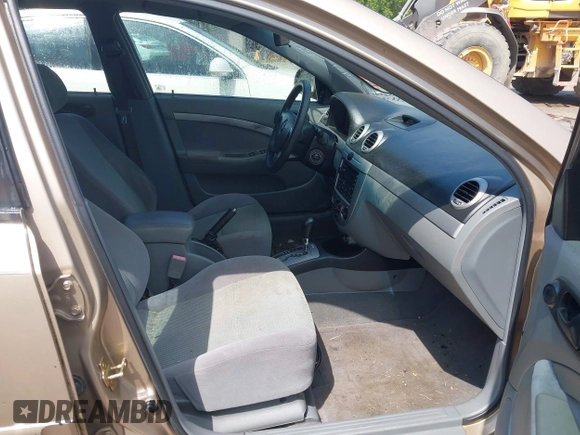 2006 Suzuki Forenza z VIN KL5JD86Z16K291978, wystawiony jako IAAI lot #41981906 z przebiegiem 182 111 mil mil oraz . Historia ofert i sprzedaży dostępna na DreamBid. Obrazek 5.